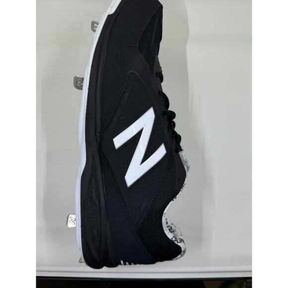 NEW "New Balance" Tupelo Mens Cleats  Black & White SZ 12.5 Sports Baseball - Picture 6 of 12